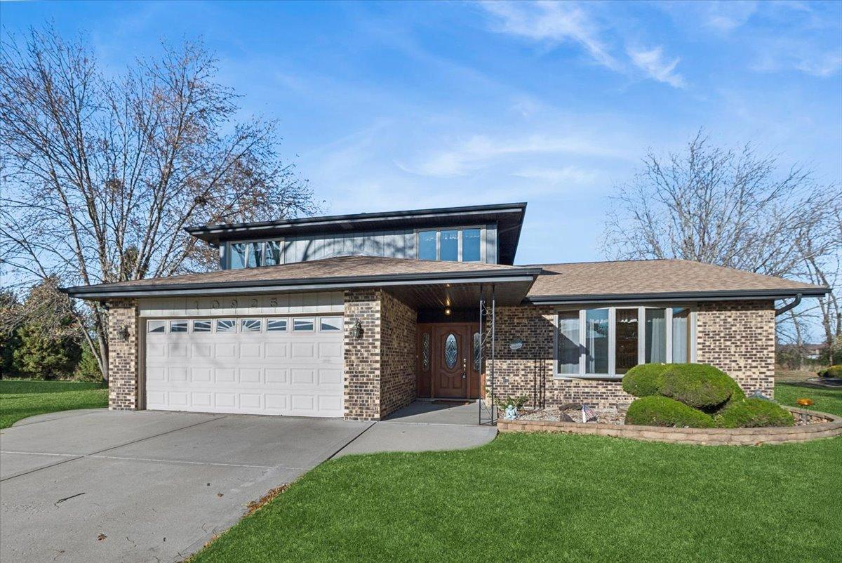10925 Valley Ct., Palos Hills, IL 60465