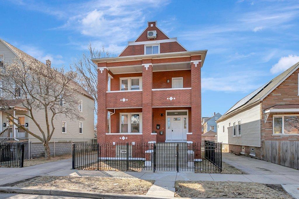 8518 S Marquette Ave., Chicago, IL 60617