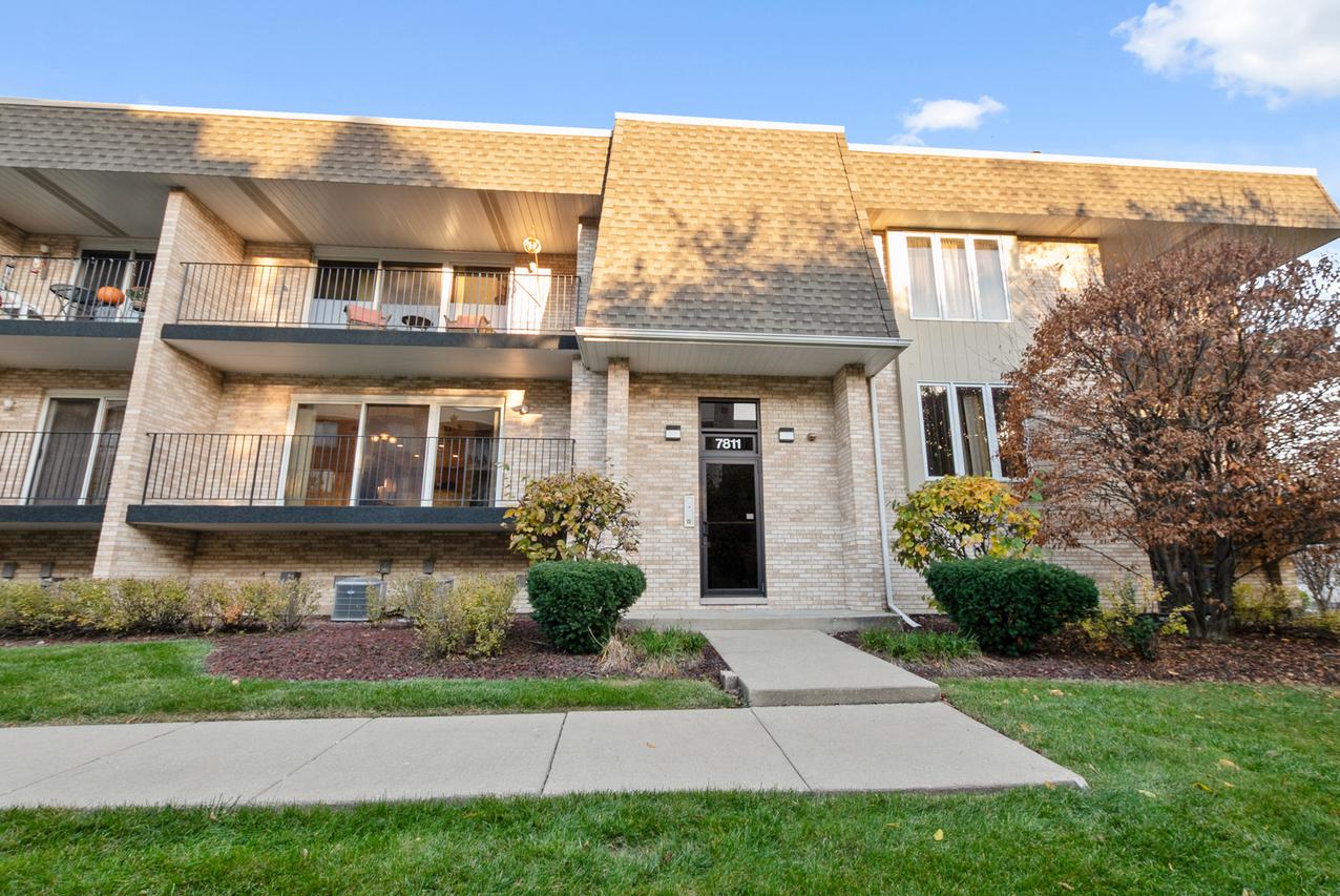 7811 W 157th St. #1N, Orland Park, IL 60462