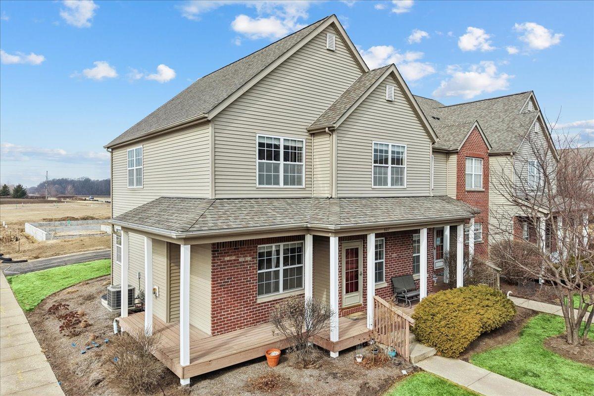607 Clayton Cir., Sycamore, IL 60178