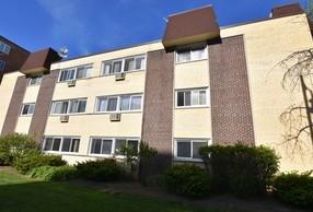 677 S River Rd. #2D, Des Plaines, IL 60016