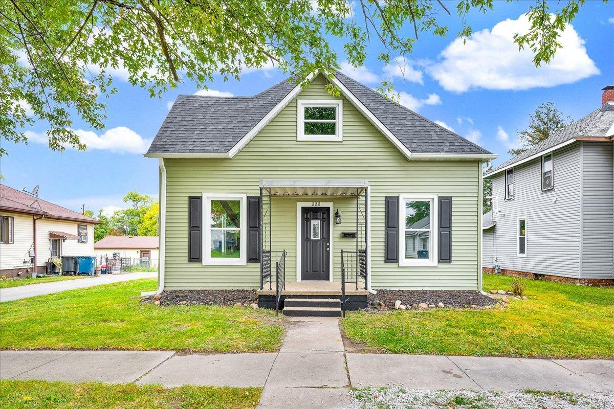 222 W Chestnut St., Hoopeston, IL 60942