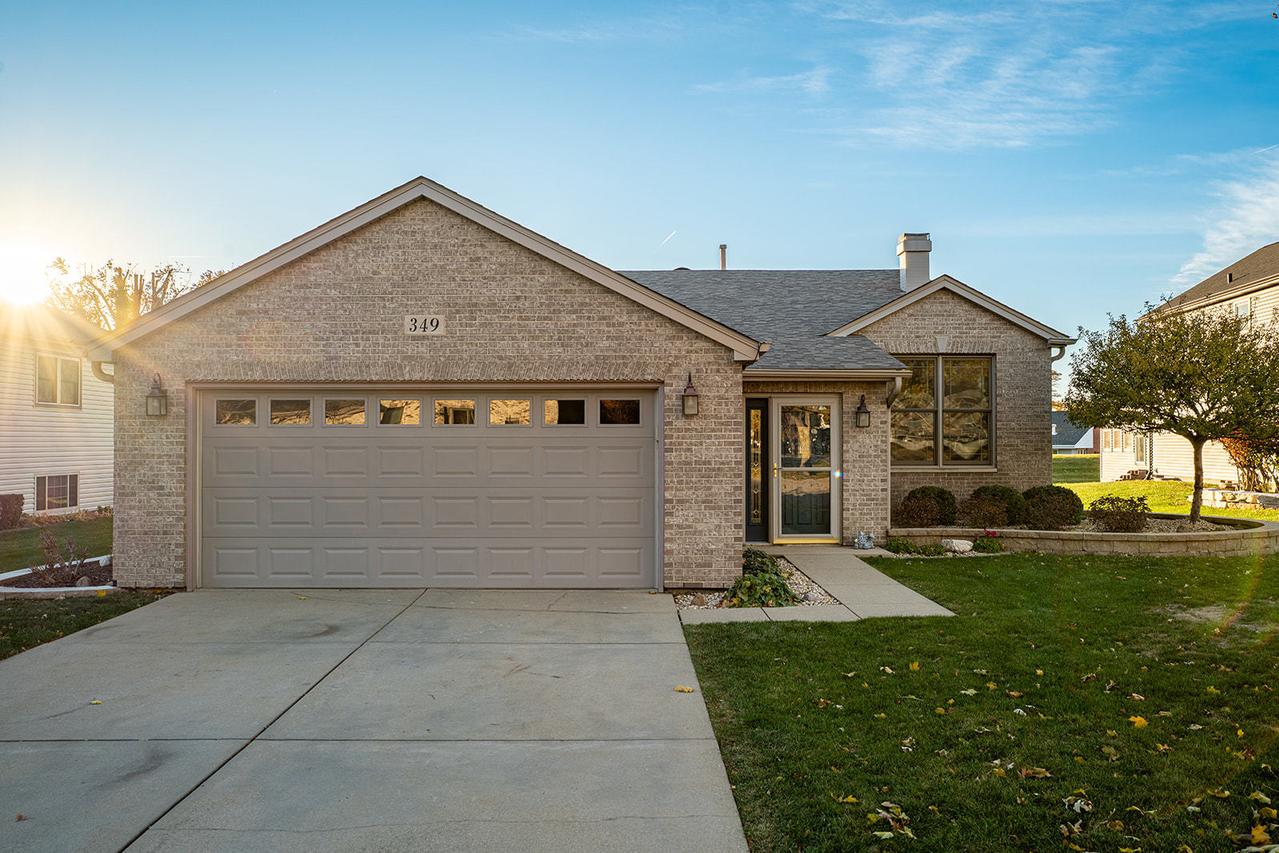 349 Meadows Dr., Sugar Grove, IL 60554