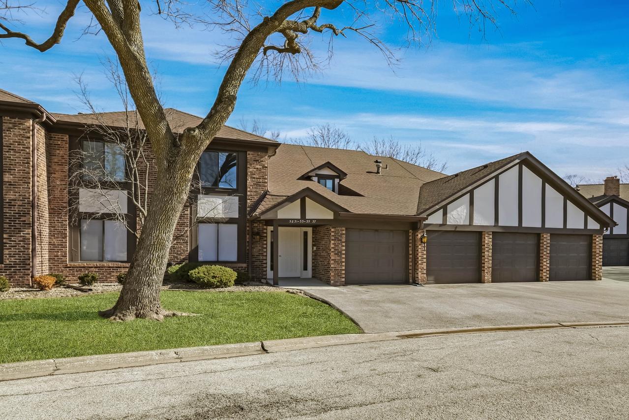 5835 Doe Cir. #8, Westmont, IL 60559