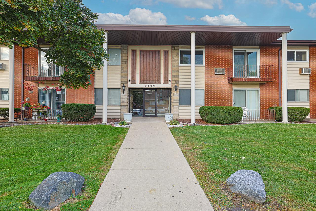 9446 Dee Rd. #2F, Des Plaines, IL 60016