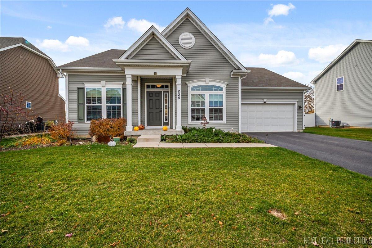 828 Mario Ln., Gilberts, IL 60136