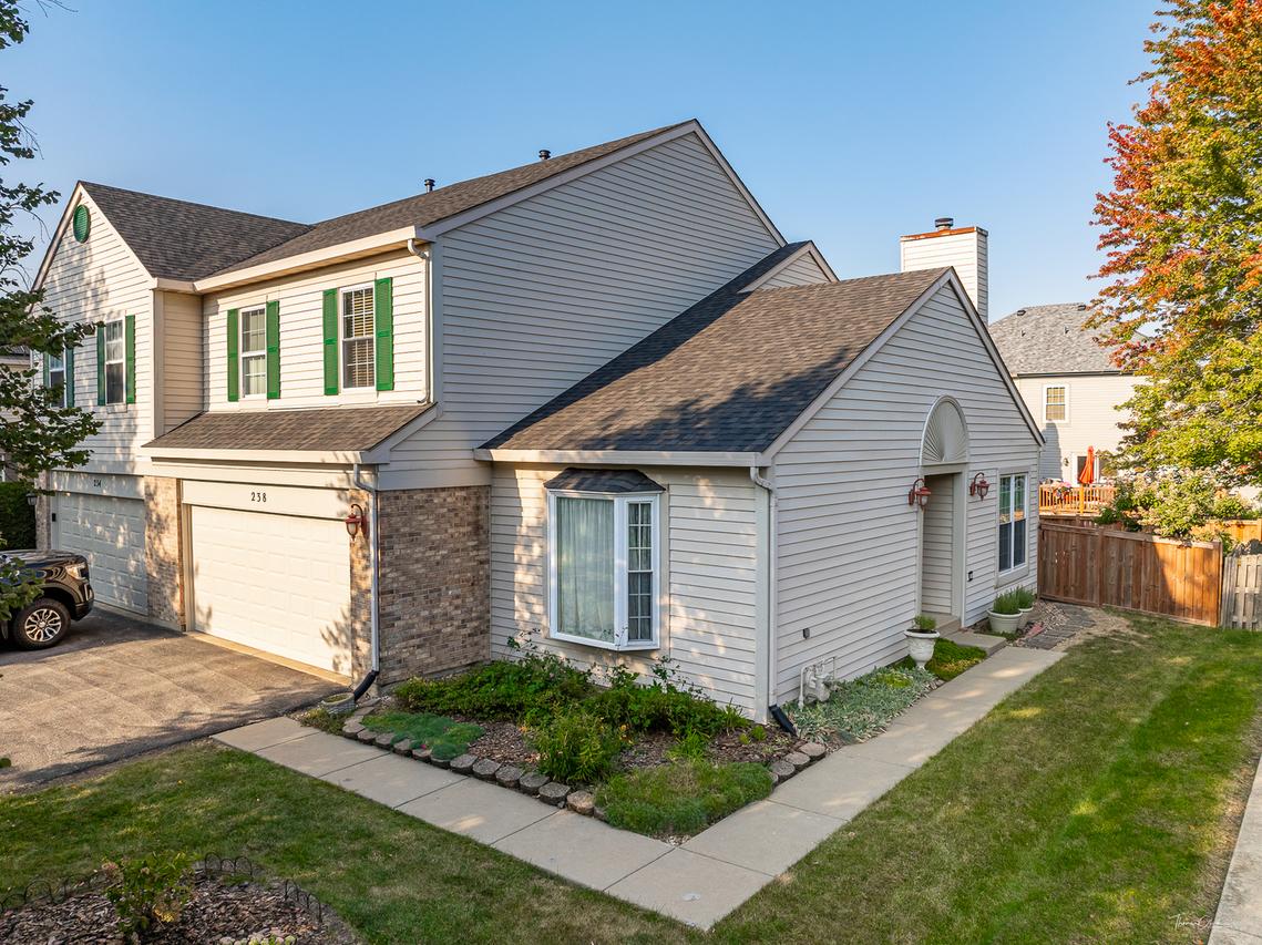 238 Paddington Ln., Bolingbrook, IL 60440