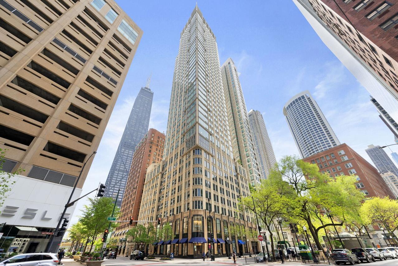 57 E Delaware Pl. #P-101, Chicago, IL 60611
