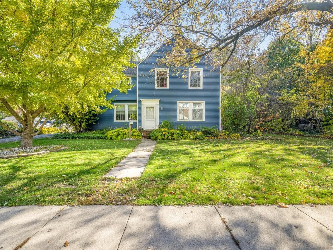 615 Dean St., Woodstock, IL 60098