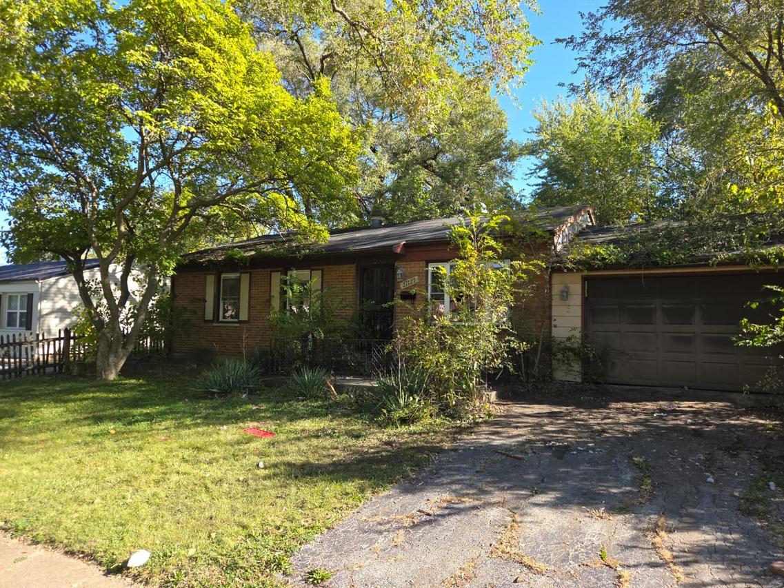 21727 Clyde Ave., Sauk Village, IL 60411