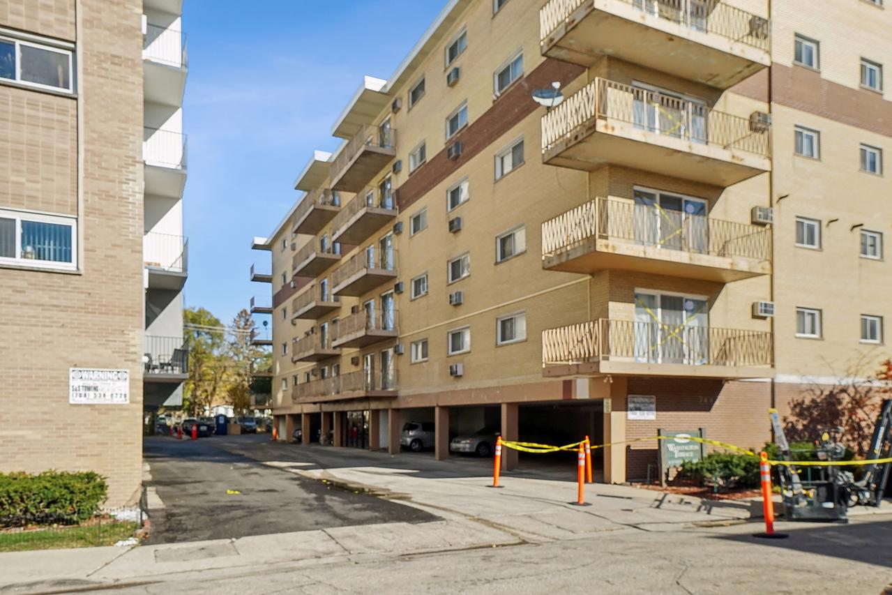 7443 Washington St. #307, Forest Park, IL 60130