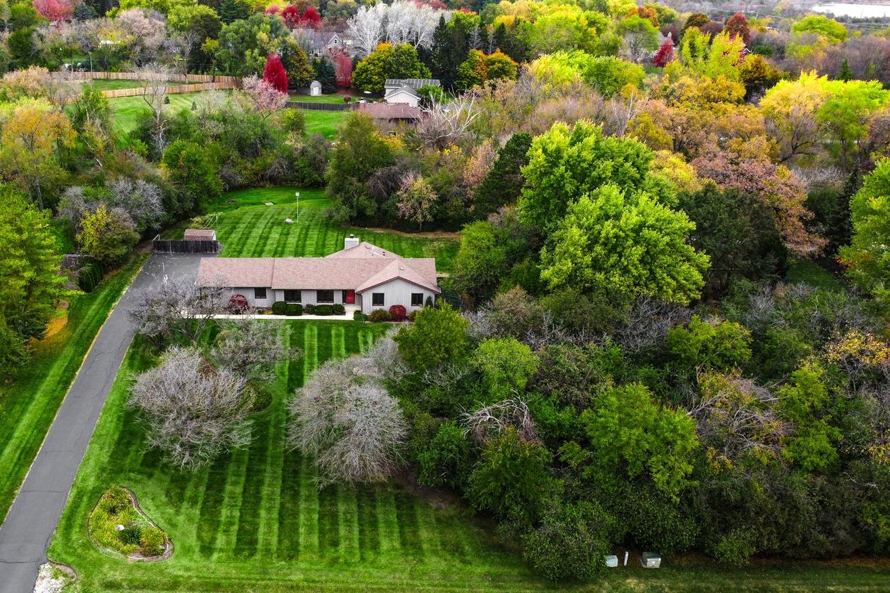 15860 W Thornapple Ln., Gurnee, IL 60031