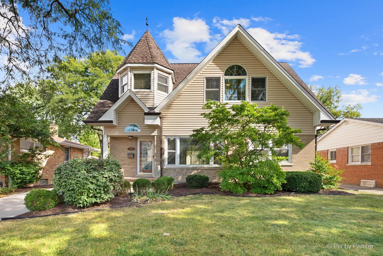 963 S Saylor Ave., Elmhurst, IL 60126