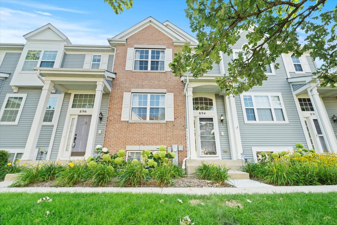 894 Clover Ln., Pingree Grove, IL 60140