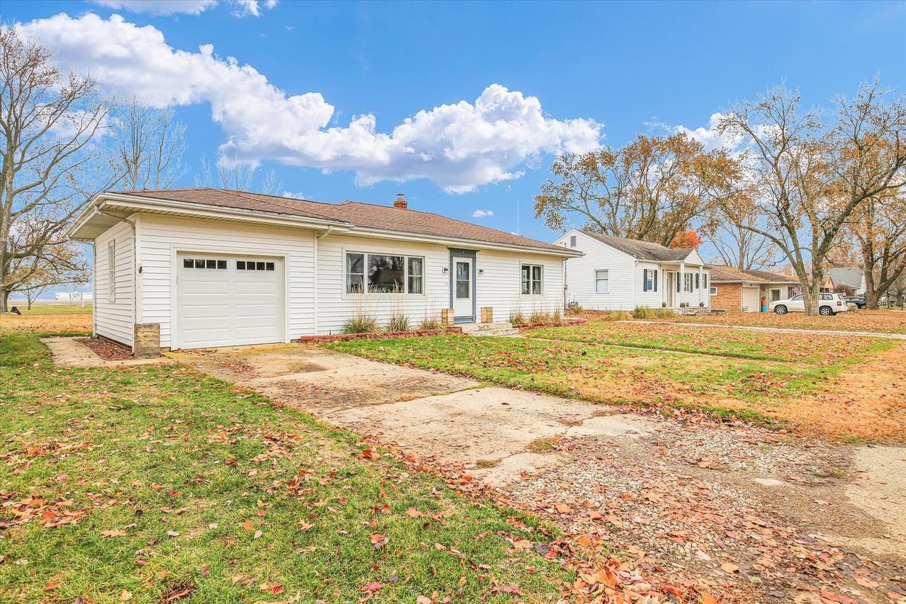 200 N Lincoln St., Thomasboro, IL 61878