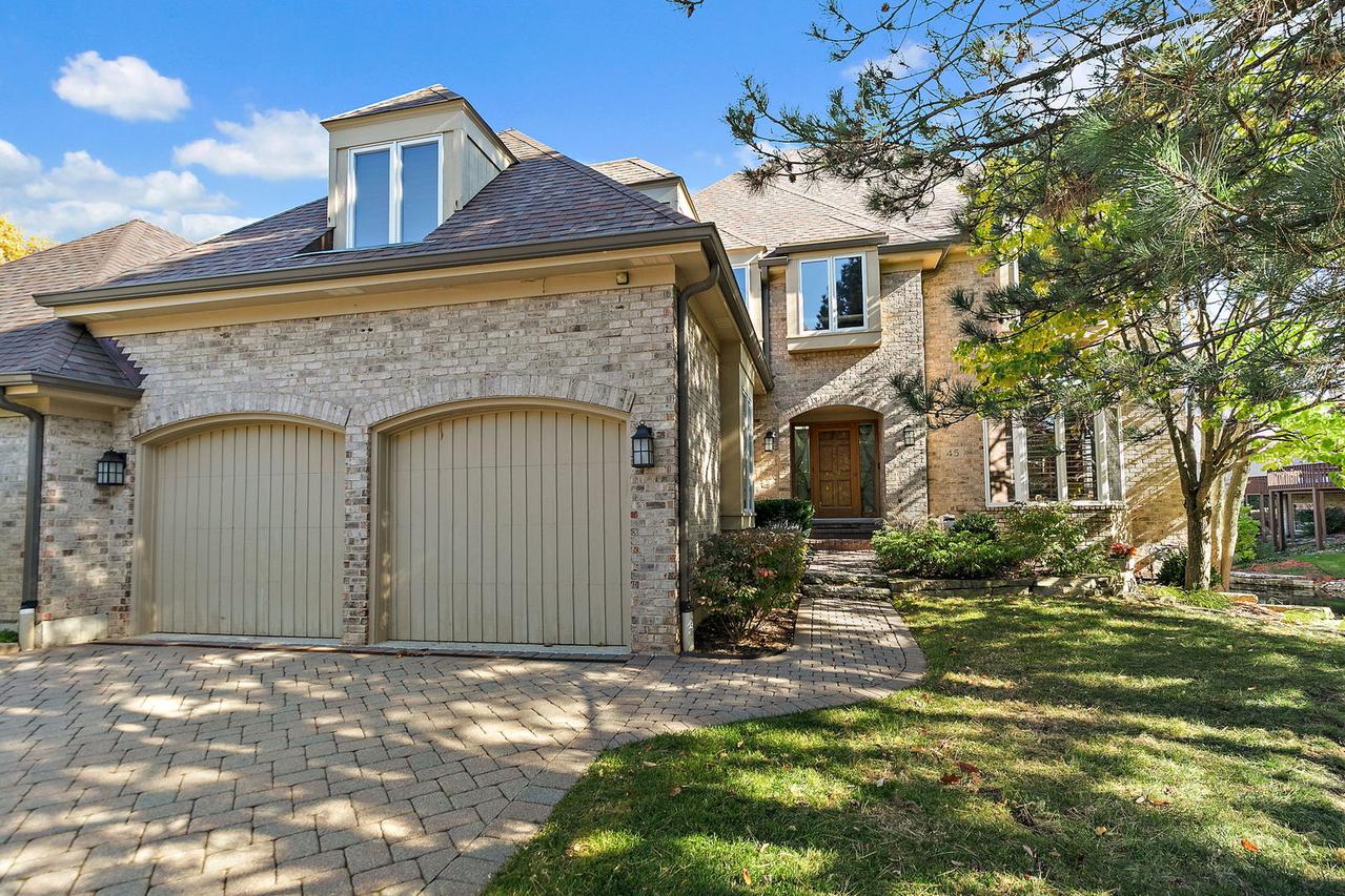 45 Tartan Lakes Dr., Westmont, IL 60559