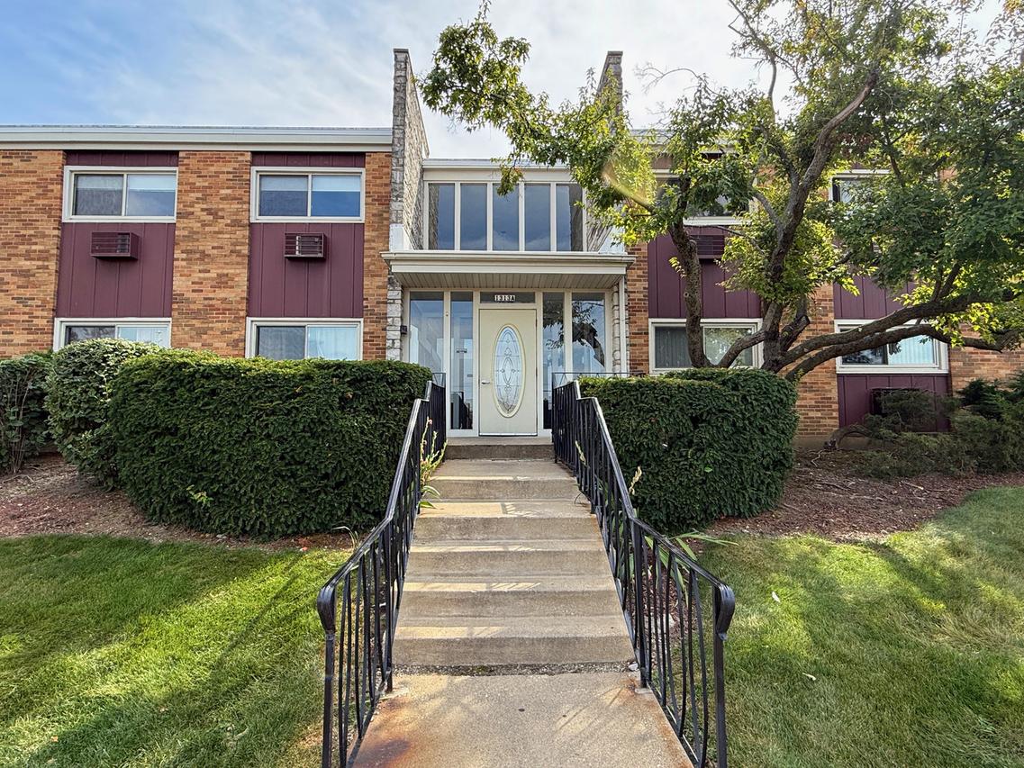 1313 S Rebecca Rd. #118, Lombard, IL 60148