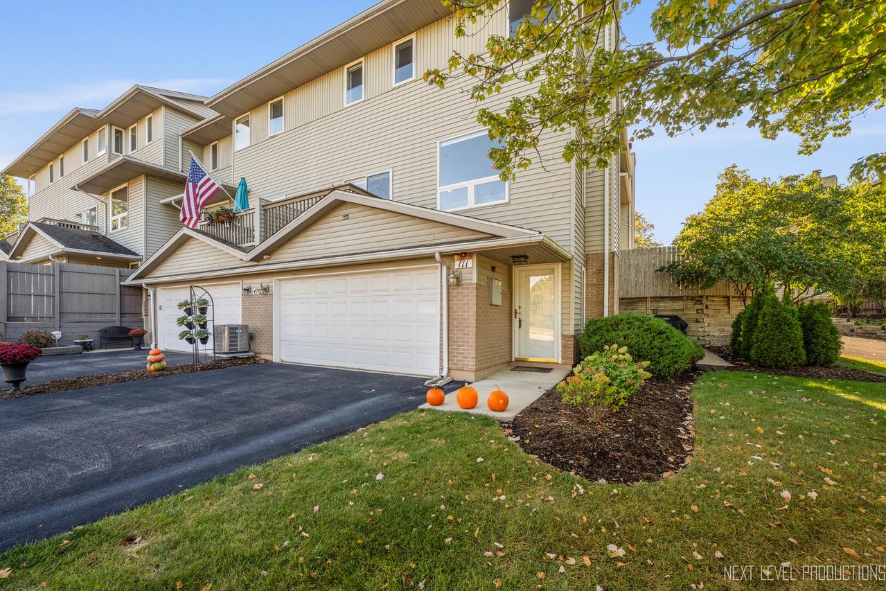 479 River Bend Rd. #111, Naperville, IL 60540