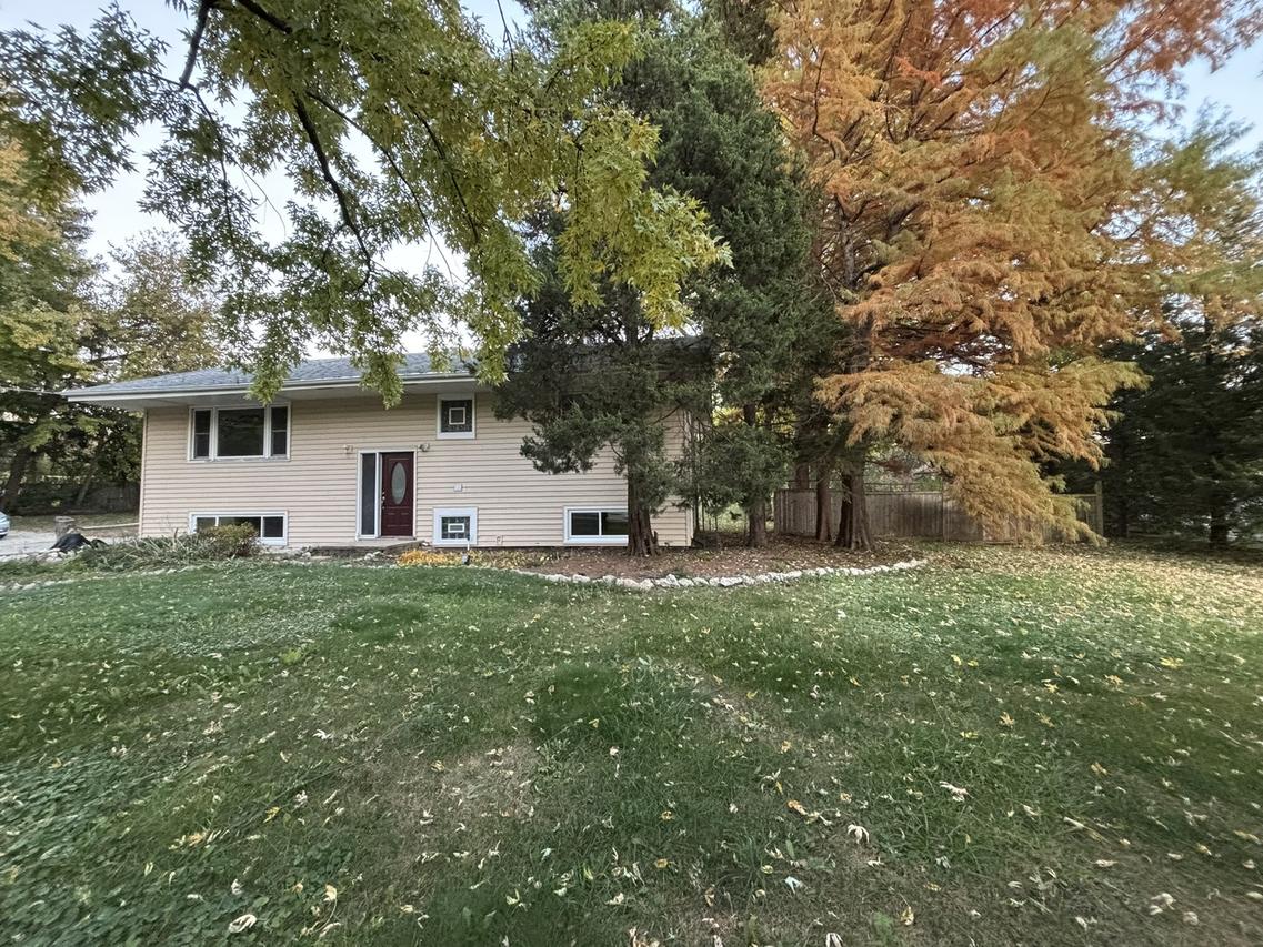 6N431 Gary Ave., Roselle, IL 60172