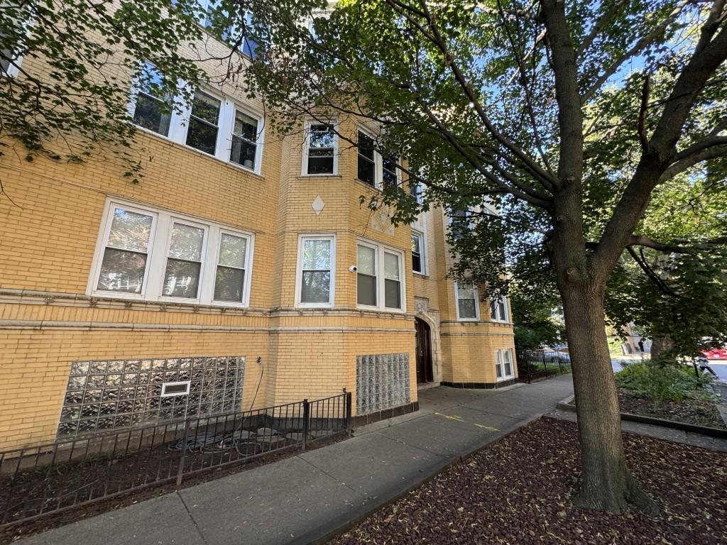 2257 W Rosemont Ave. #1, Chicago, IL 60659