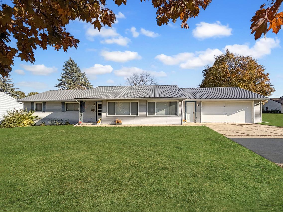 1353 Carriage Hill Ln., Freeport, IL 61032