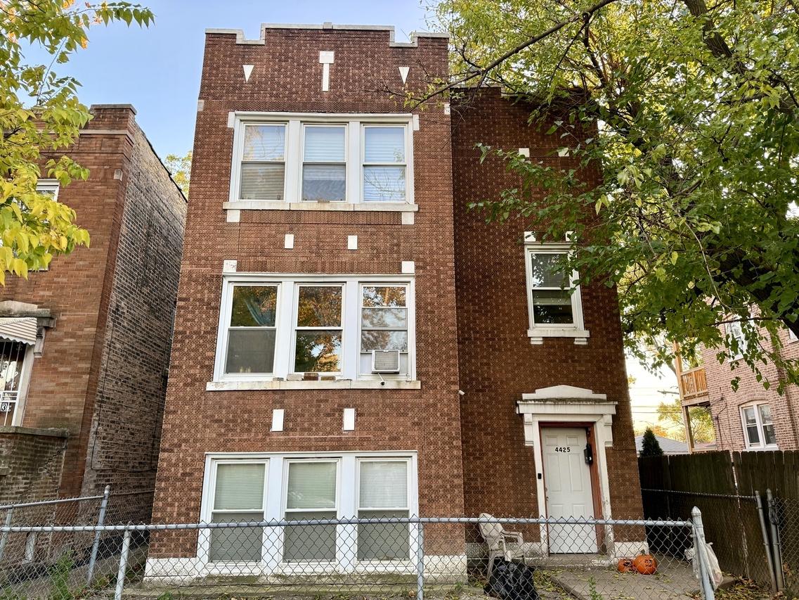 4425 W Cortez St., Chicago, IL 60651