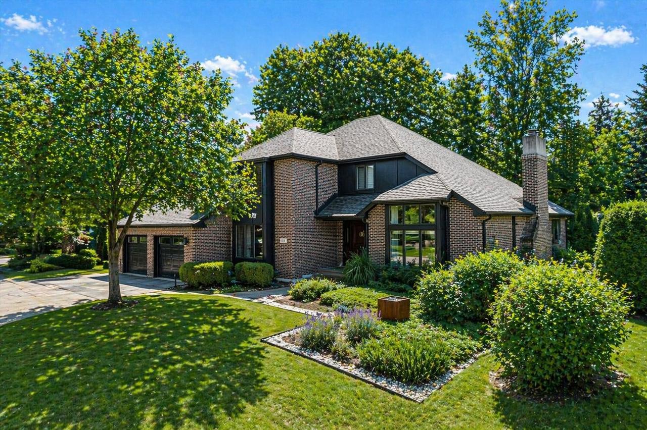 7612 Ridgewood Ln., Burr Ridge, IL 60527