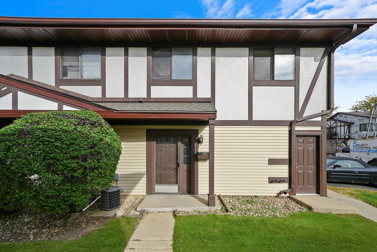 1475 Sacramento Dr., Hanover Park, IL 60133