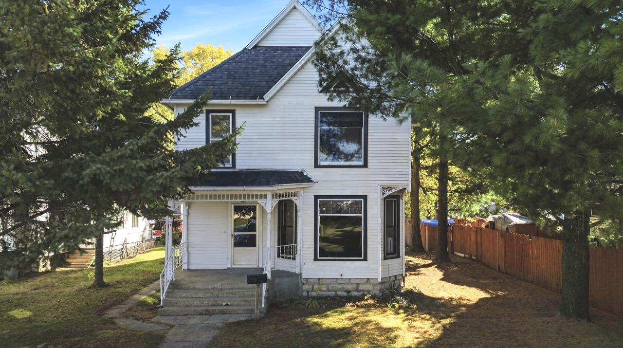 1102 W 3rd St., Dixon, IL 61021