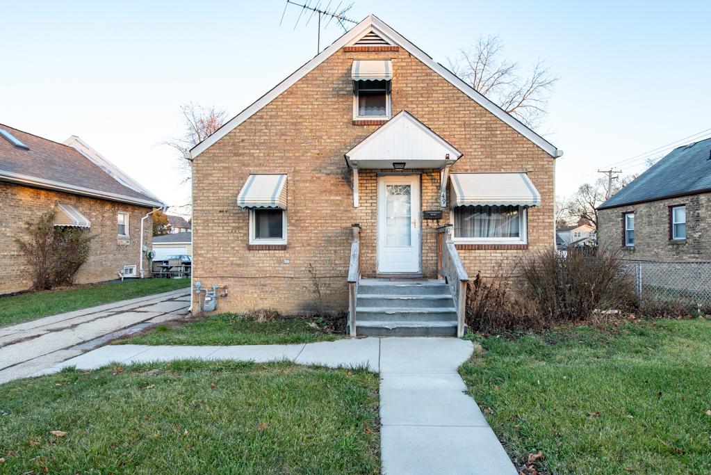 49 S Lewis Ave., Waukegan, IL 60085