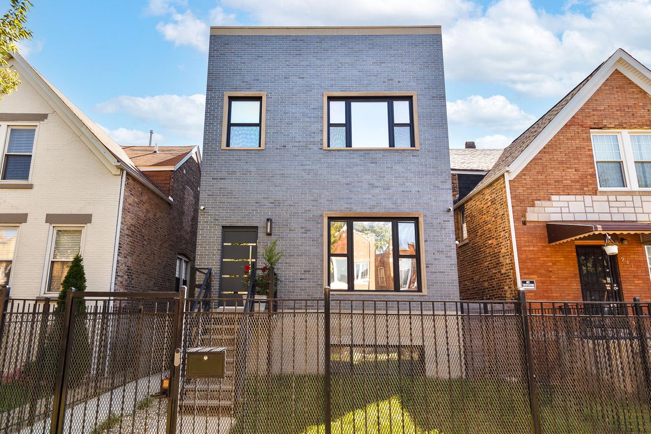 943 N Central Park Ave., Chicago, IL 60651