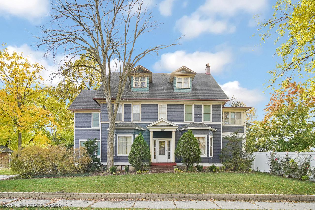 2163 Chestnut Rd., Homewood, IL 60430