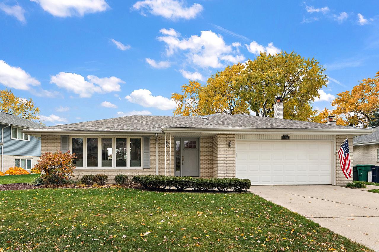 7749 Palm Dr., Orland Park, IL 60462