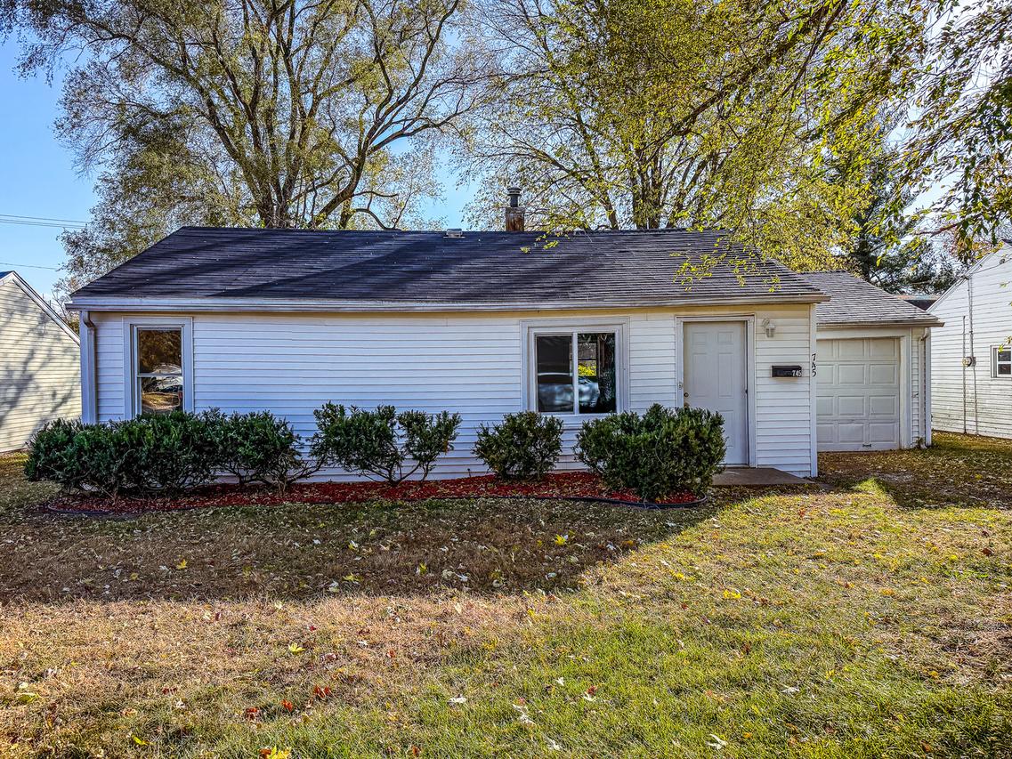 745 E Oak St., Watseka, IL 60970