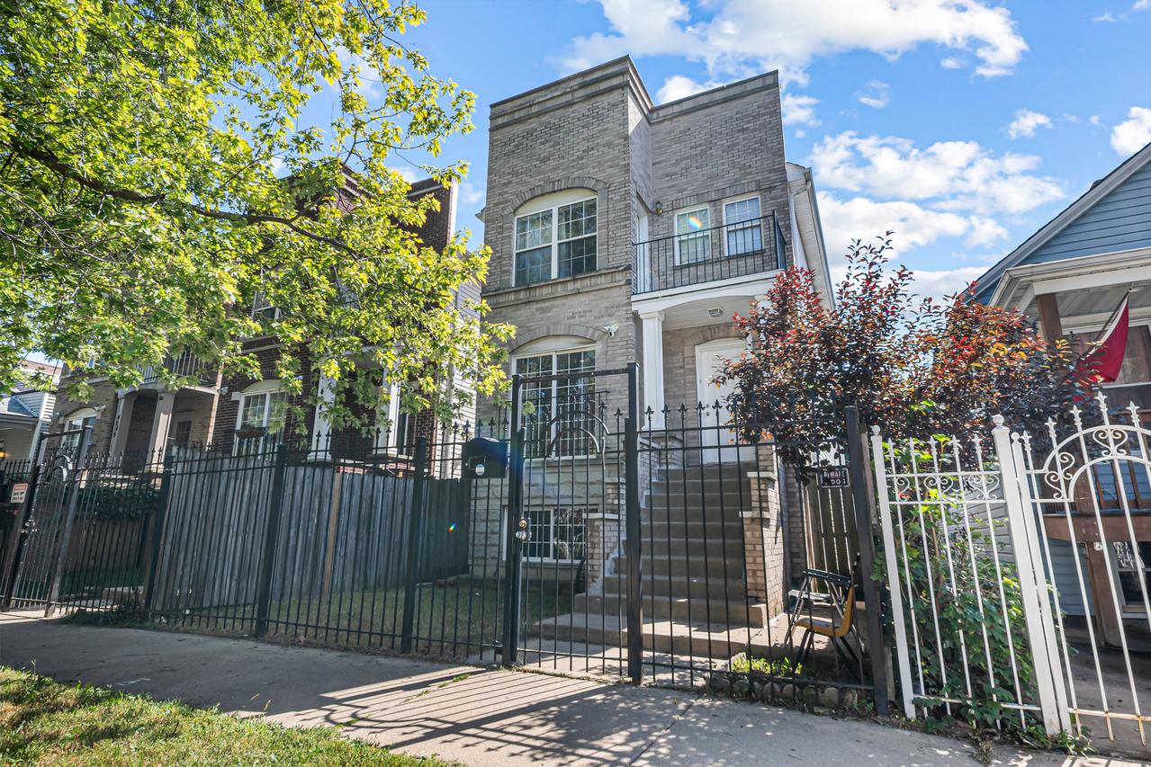 4049 W Crystal St., Chicago, IL 60651