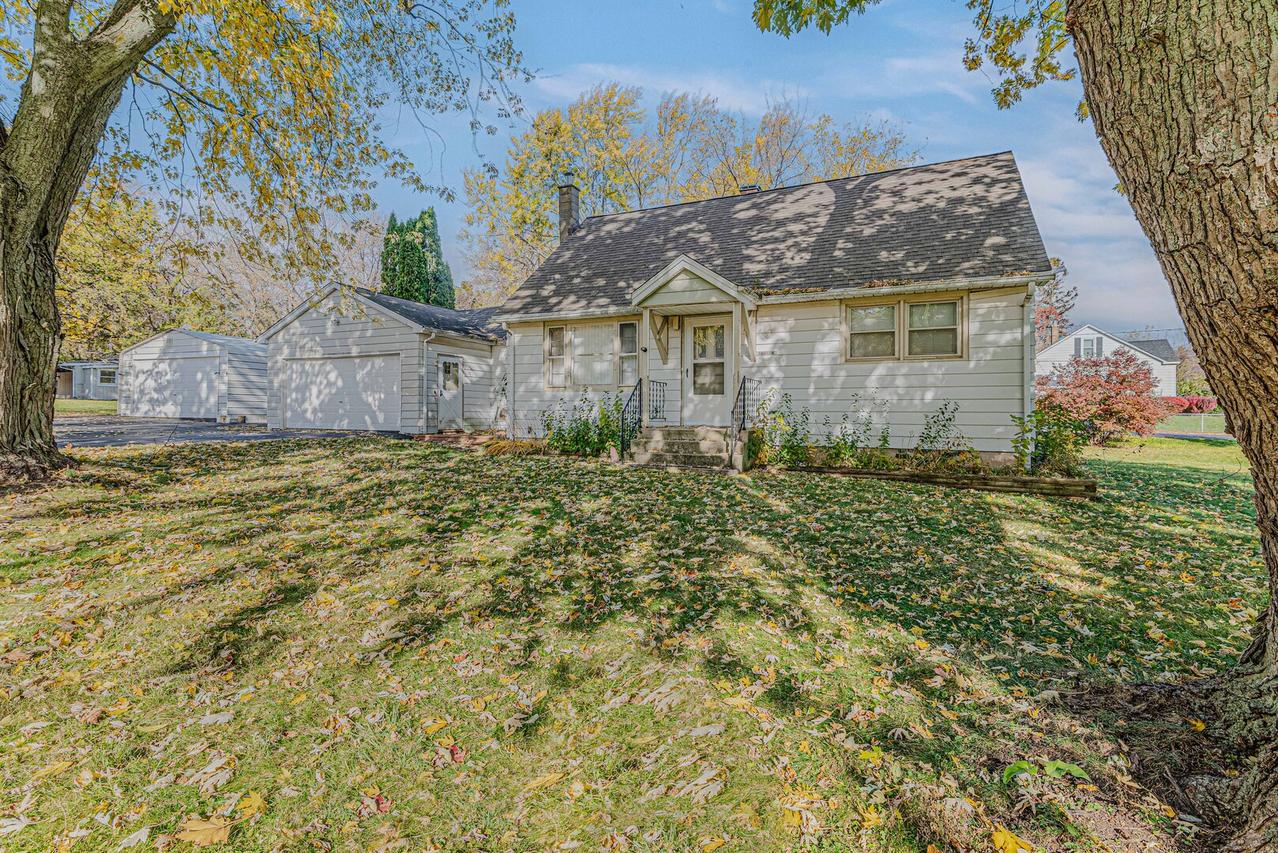 1414 Belle Plaine Ave., Gurnee, IL 60031