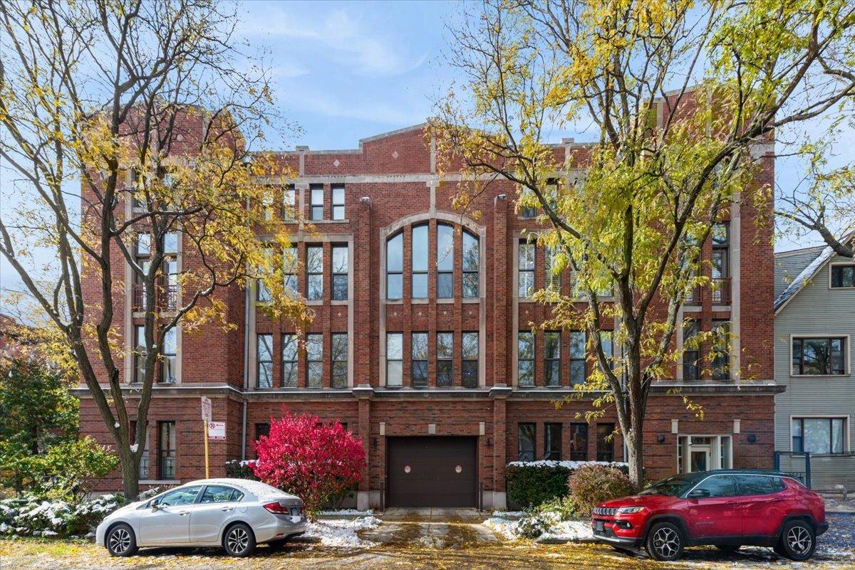 [Address Hidden by Seller], Chicago, IL 60657