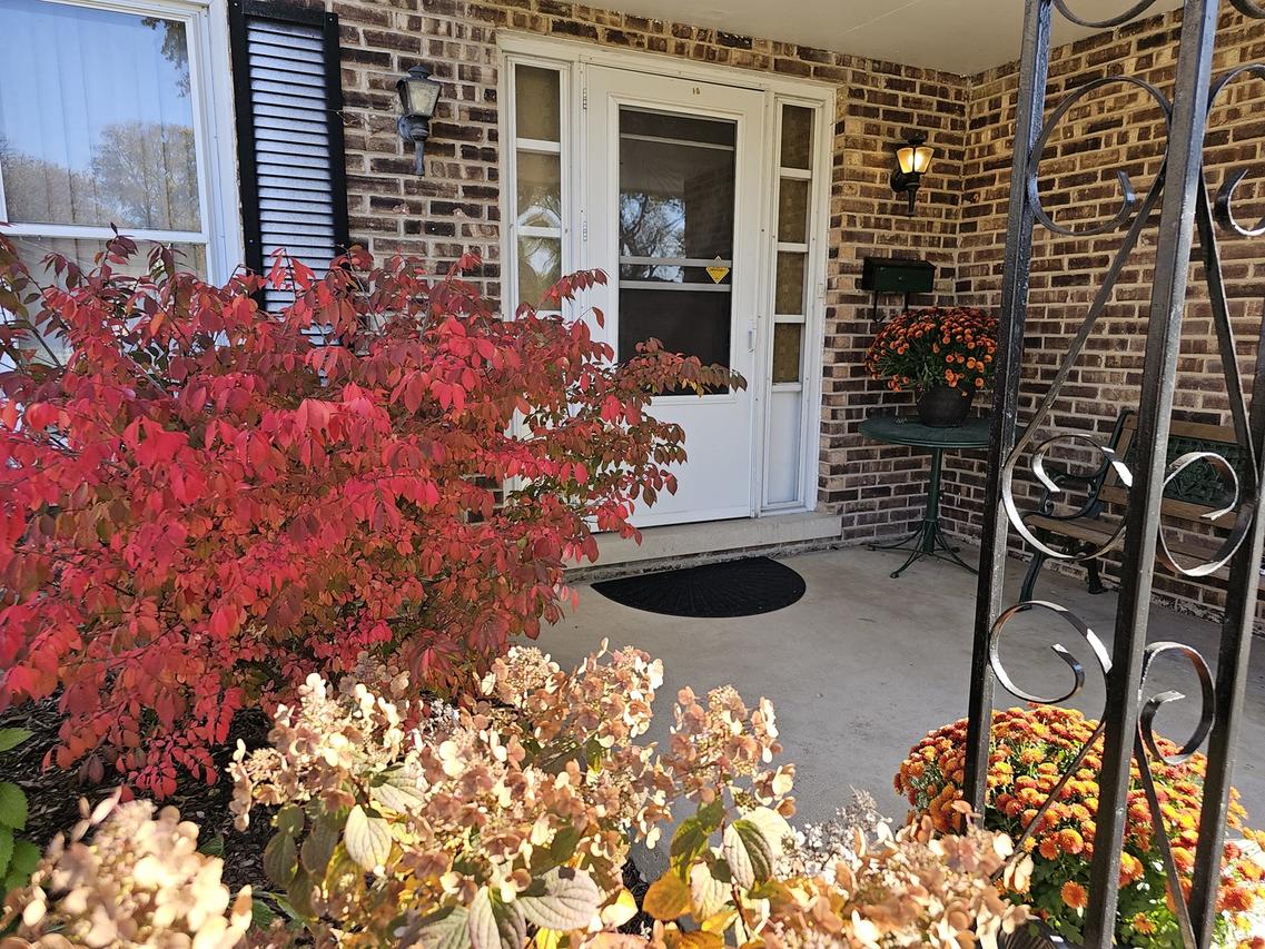 735 Jonquil Ter., Deerfield, IL 60015