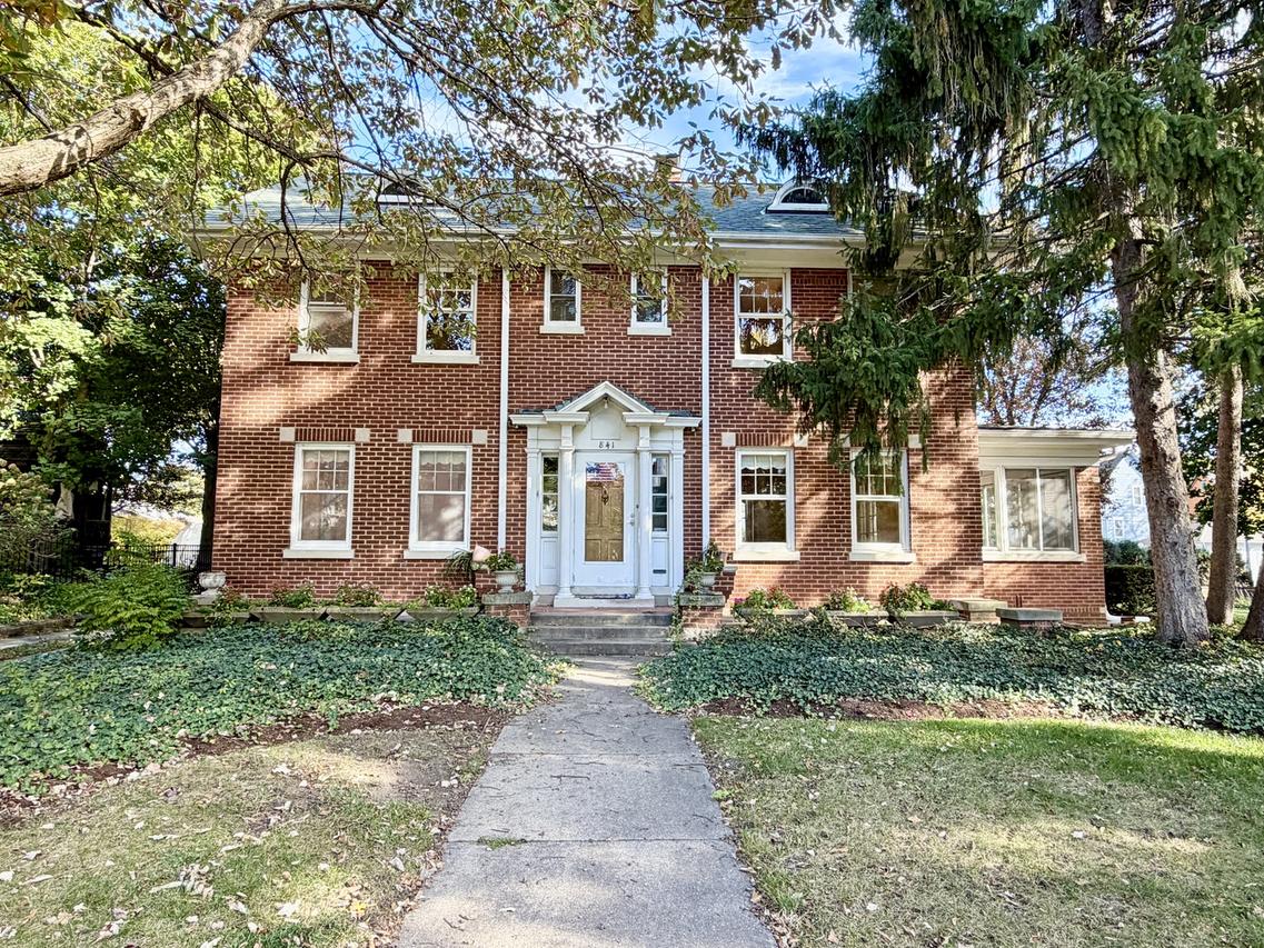 841 Douglas Ave., Elgin, IL 60120