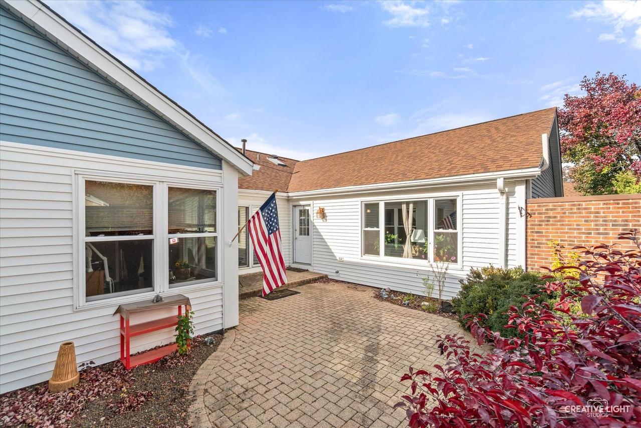 904 Dartmouth Dr., Wheaton, IL 60189