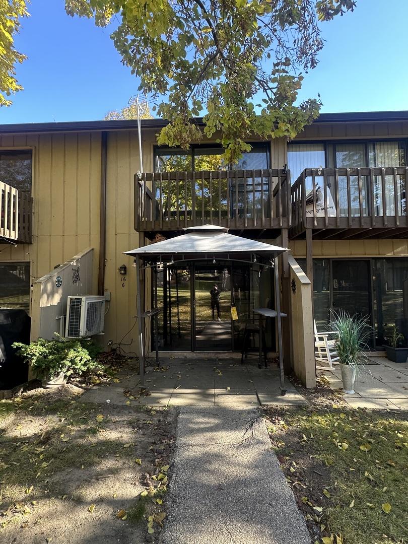 16 Saint Thomas Colony #6, Fox Lake, IL 60020