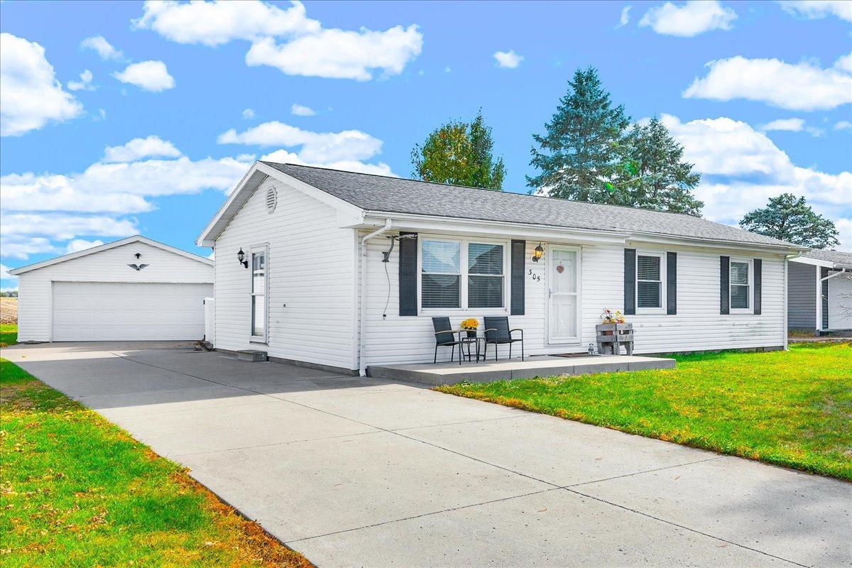 305 N Church St., Carlock, IL 61725