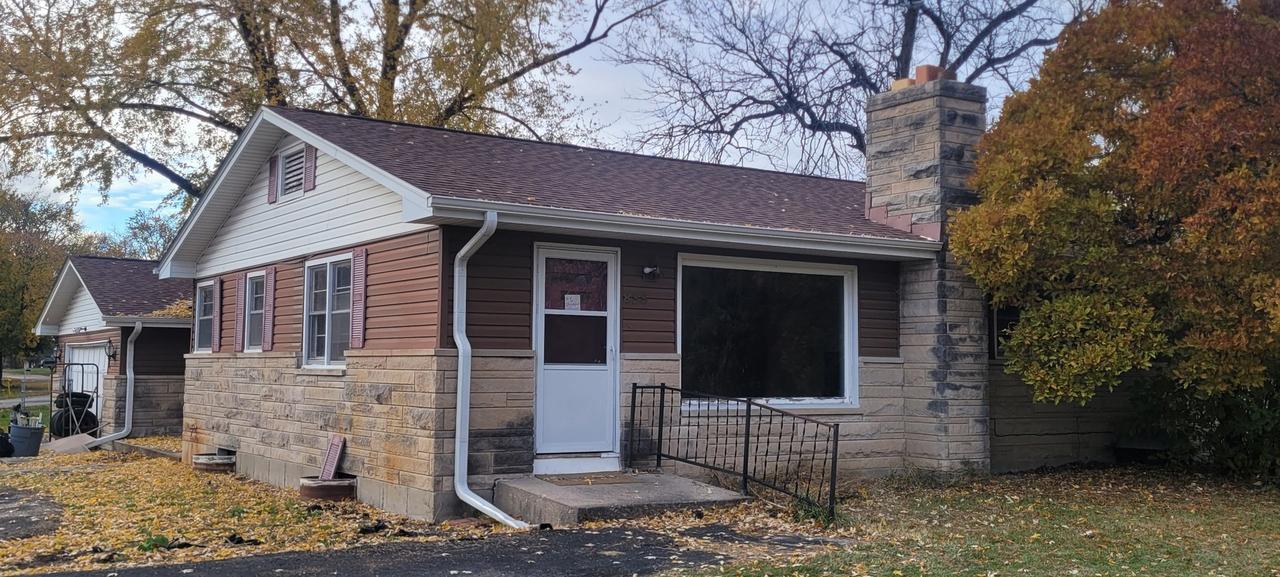 833 Gary Ave., Aurora, IL 60506