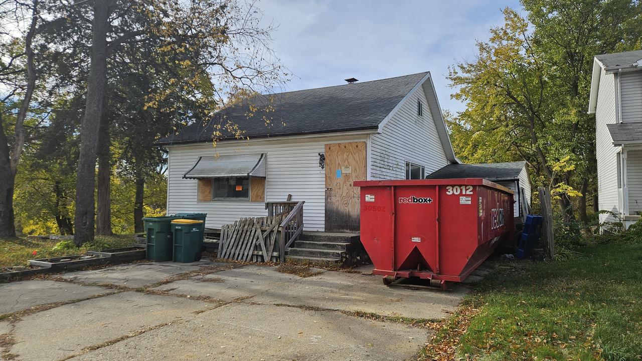 54 Hillcrest Ave., Fox Lake, IL 60020