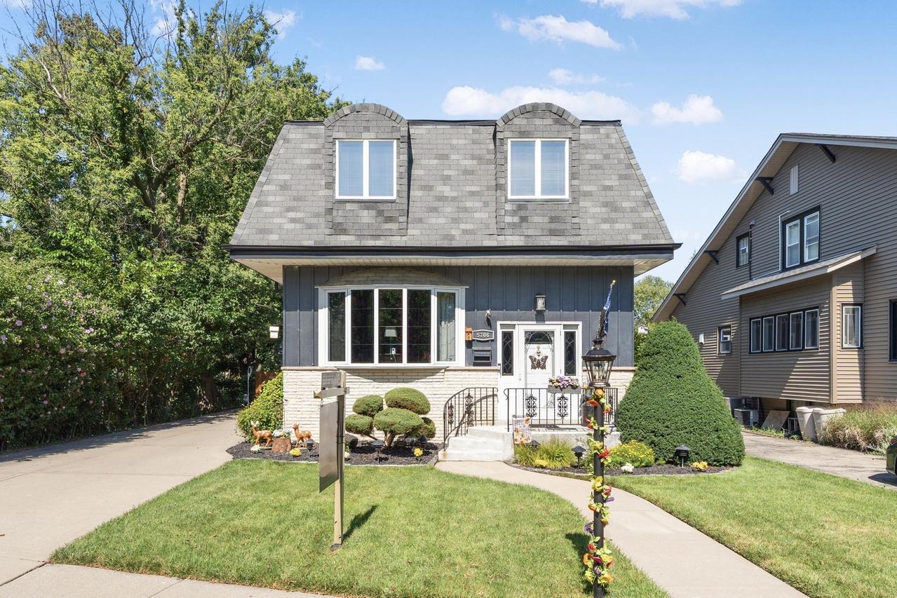 5706 N New Hampshire Ave., Chicago, IL 60631