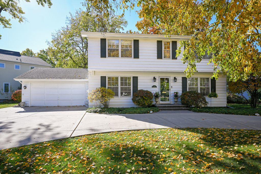 84 N Parkside Ave., Glen Ellyn, IL 60137