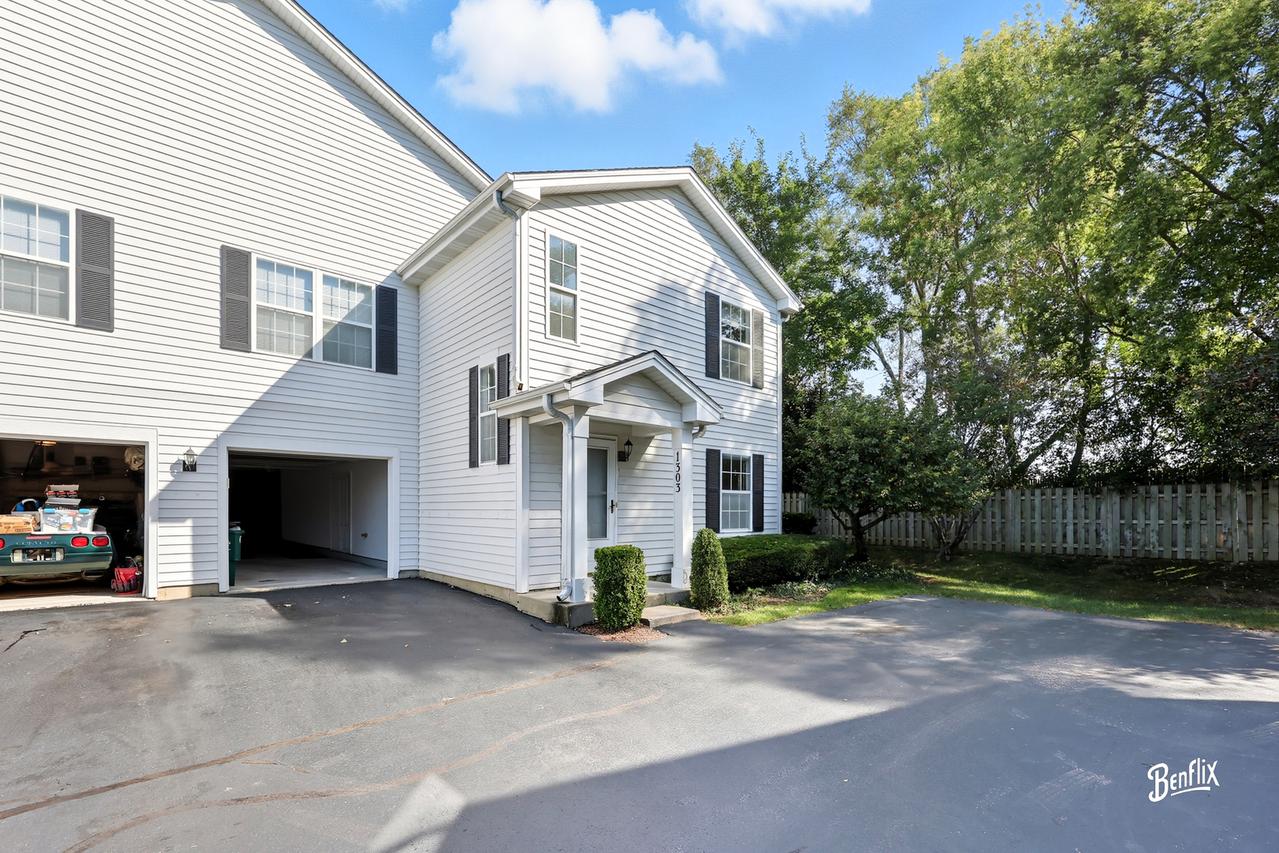 1303 Orleans Dr., Mundelein, IL 60060