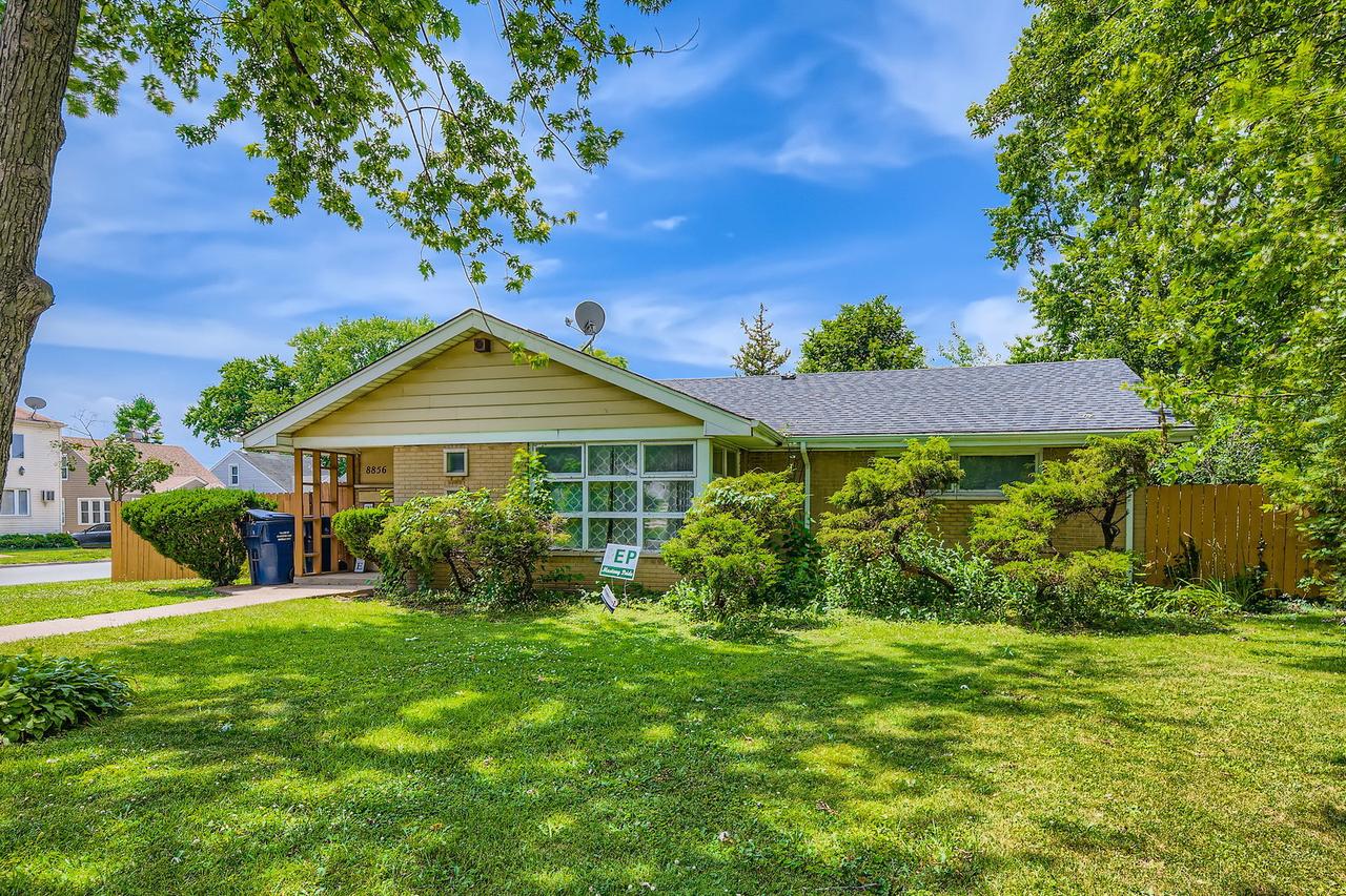 8856 S Washtenaw Ave., Evergreen Park, IL 60805