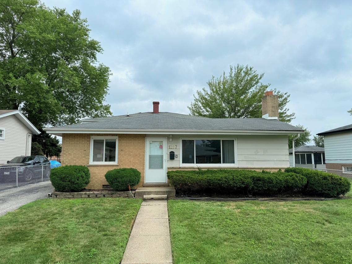 1287 Arthur St., Calumet City, IL 60409