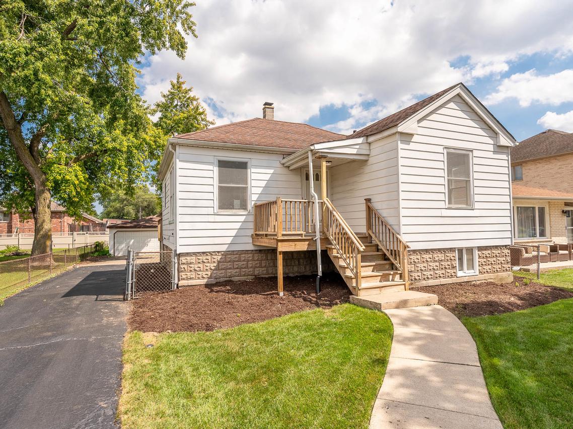 9729 Merton Ave., Oak Lawn, IL 60453